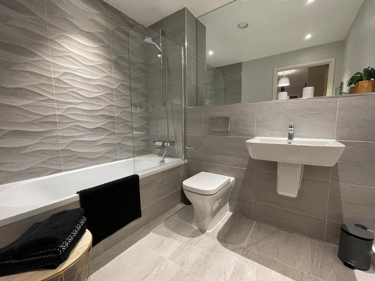 Stunning 2-Bed Apartment In Bristol With Parking Exterior photo
